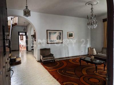 Casa de 5 alcobas en venta en Granada, Cali, 650 m² · foto 3 de 8