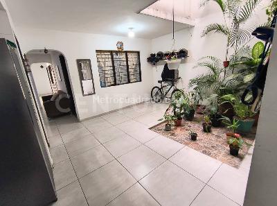 Casa de 5 alcobas en venta en Prados De Oriente, Cali, 157 m² · foto 3 de 20