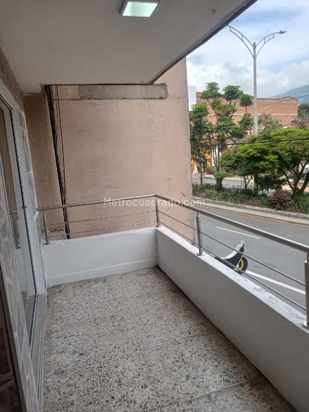 Spacious 4BR Apartment in Laureles - 4