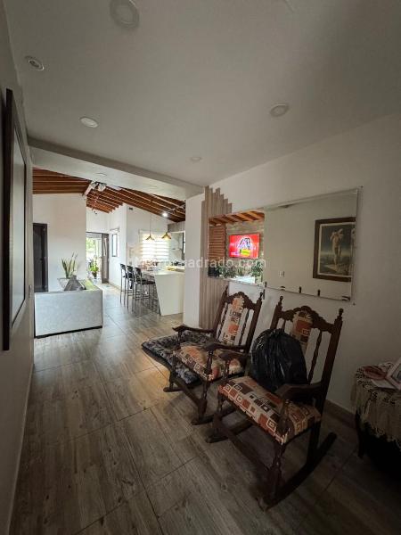Spacious 3BR Apartment in Santa Monica - 5