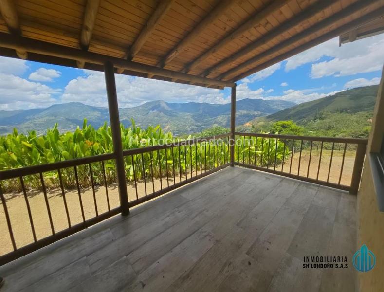 3BR Country House in Copacabana