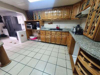 Casa de 5 alcobas en venta en Villa Magdala Usaquen, Bogotá, 278 m² · foto 14 de 20