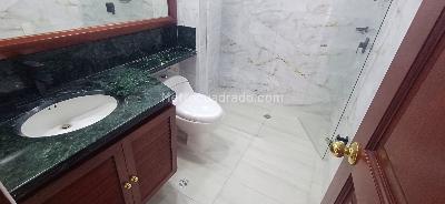 Apartamento de 3 alcobas en venta en Los Rosales Chico, Bogotá, 137 m² · foto 17 de 19