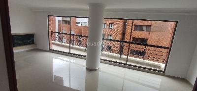 Apartamento de 3 alcobas en venta en Los Rosales Chico, Bogotá, 137 m² · foto 3 de 19