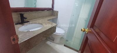 Apartamento de 3 alcobas en venta en Los Rosales Chico, Bogotá, 137 m² · foto 5 de 19