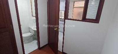 Apartamento de 3 alcobas en venta en Los Rosales Chico, Bogotá, 137 m² · foto 7 de 19