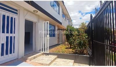 Casa de 5 alcobas en venta en Quinta Paredes, Bogotá, 450 m² · foto 2 de 20