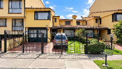 Casa de 5 alcobas en venta en Santa Ana Occidental, Bogotá, 246 m² · foto 18 de 19