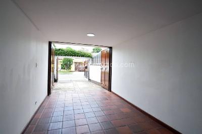 Casa de 5 alcobas en venta en Villa Magdala, Bogotá, 350 m² · foto 3 de 20
