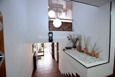 Casa de 5 alcobas en venta en Villa Magdala, Bogotá, 350 m² · foto 12 de 20