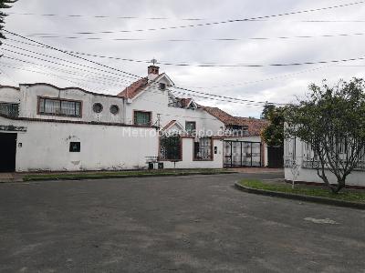 Casa de 5 alcobas en venta en Ilarco, Bogotá, 380 m² · foto 1 de 20