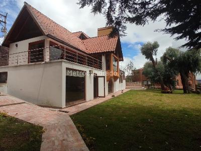 Casa de 4 alcobas en venta en Bosque De Pinos, Bogotá, 932 m² · foto 3 de 20