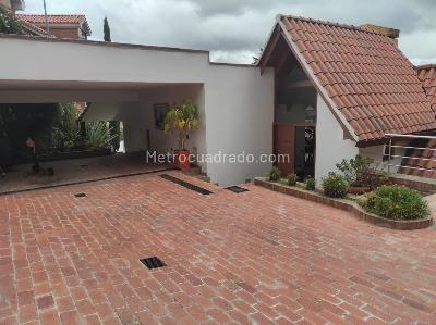 Casa de 4 alcobas en venta en Bosque De Pinos, Bogotá, 932 m² · foto 4 de 20