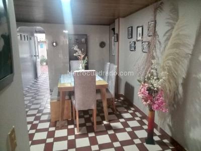Casa de 5 alcobas en venta en Rincon Santo, Bogotá, 230 m² · foto 3 de 20