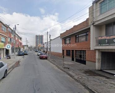 Casa de 5 alcobas en venta en Rionegro, Bogotá, 233 m² · foto 2 de 18