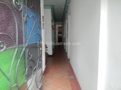 Casa de 5 alcobas en venta en Santa Teresita, Bogotá, 418 m² · foto 2 de 20