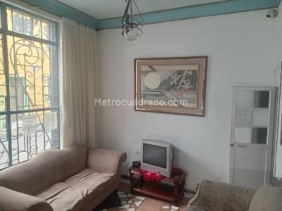 Casa de 5 alcobas en venta en Santa Teresita, Bogotá, 418 m² · foto 3 de 20