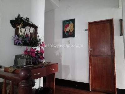 Casa de 5 alcobas en venta en Santa Teresita, Bogotá, 418 m² · foto 5 de 20