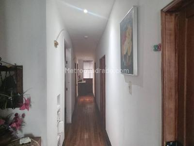 Casa de 5 alcobas en venta en Santa Teresita, Bogotá, 418 m² · foto 8 de 20