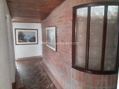 Casa de 5 alcobas en venta en Santa Teresita, Bogotá, 418 m² · foto 12 de 20