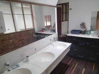 Casa de 5 alcobas en venta en Santa Teresita, Bogotá, 418 m² · foto 15 de 20