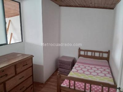 Casa de 5 alcobas en venta en Santa Teresita, Bogotá, 418 m² · foto 16 de 20