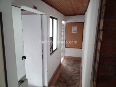 Casa de 5 alcobas en venta en Santa Teresita, Bogotá, 418 m² · foto 18 de 20