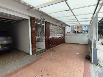 Casa de 4 alcobas en venta en Popular Modelo, Bogotá, 246 m² · foto 2 de 20