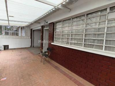 Casa de 4 alcobas en venta en Popular Modelo, Bogotá, 246 m² · foto 3 de 20