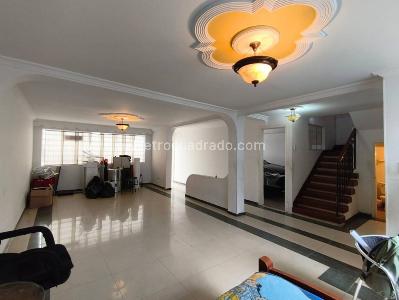 Casa de 4 alcobas en venta en Popular Modelo, Bogotá, 246 m² · foto 8 de 20