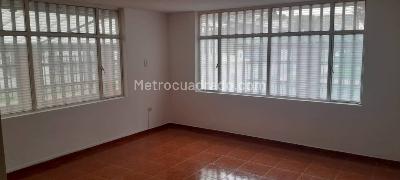 Casa de 5 alcobas en venta en Normandia, Bogotá, 383 m² · foto 6 de 16