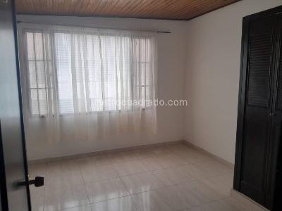 Casa de 5 alcobas en venta en Normandia, Bogotá, 383 m² · foto 8 de 16