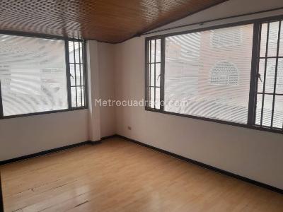 Casa de 5 alcobas en venta en Normandia, Bogotá, 383 m² · foto 9 de 16