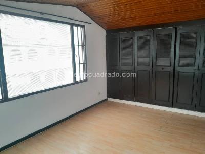 Casa de 5 alcobas en venta en Normandia, Bogotá, 383 m² · foto 10 de 16