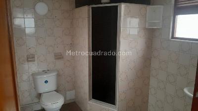 Casa de 5 alcobas en venta en Normandia, Bogotá, 383 m² · foto 13 de 16