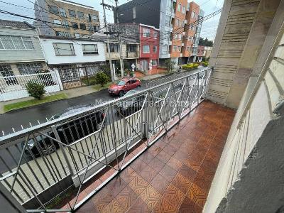 Casa de 3 alcobas en venta en San Miguel, Bogotá, 212 m² · foto 2 de 18