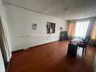 Casa de 3 alcobas en venta en San Miguel, Bogotá, 212 m² · foto 13 de 18