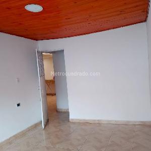 Casa de 4 alcobas en venta en El Refugio Sector Santa Librada, Bogotá, 72 m² · foto 3 de 16