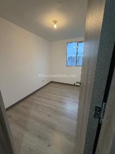 Apartamento de 3 alcobas en venta en Fontibon Centro, Bogotá, 39 m² · foto 3 de 12