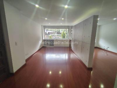 Apartaestudio en venta en Santa Barbara Central, Bogotá, 44 m² · foto 2 de 20