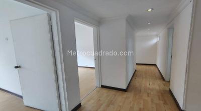 Casa de 5 alcobas en venta en Malibu La Alhambra, Bogotá, 250 m² · foto 3 de 20