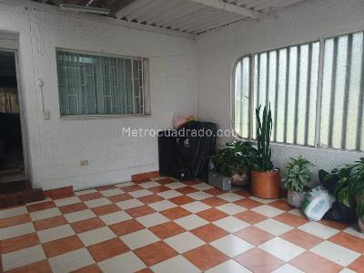 Casa en venta en Villa Alsacia Castilla, Bogotá · foto 2 de 11