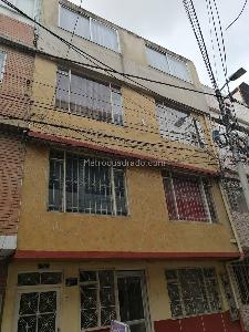Casa de 5 alcobas en venta en El Portal De Patio Bonito, Bogotá, 300 m² · foto 2 de 19