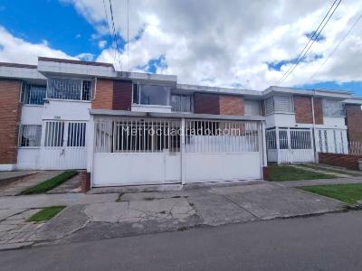 Casa de 4 alcobas en venta en Marsella Iii Sector, Bogotá, 210 m² · foto 2 de 11
