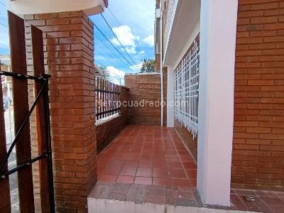 Casa de 5 alcobas en venta en Las Margaritas, Bogotá, 183 m² · foto 2 de 20