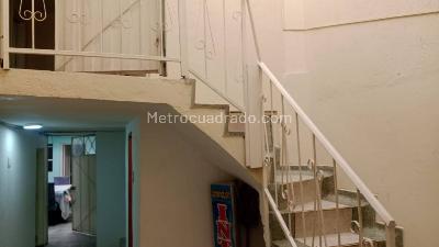 Casa de 5 alcobas en venta en El Refugio Sector Santa Librada, Bogotá, 210 m² · foto 2 de 18