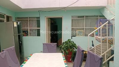 Casa de 5 alcobas en venta en El Refugio Sector Santa Librada, Bogotá, 210 m² · foto 14 de 18