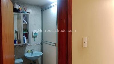 Casa de 5 alcobas en venta en El Refugio Sector Santa Librada, Bogotá, 210 m² · foto 16 de 18