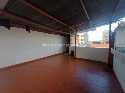 Casa de 5 alcobas en venta en Alqueria, Bogotá, 405 m² · foto 2 de 7