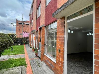 Casa de 4 alcobas en venta en Castilla, Bogotá, 65 m² · foto 2 de 20